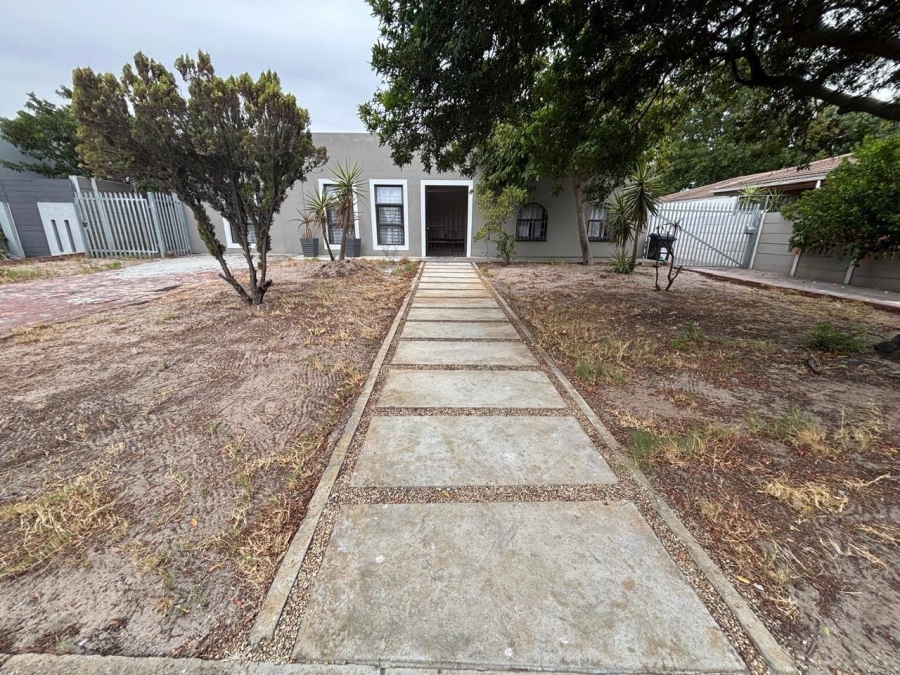To Let 4 Bedroom Property for Rent in Voelvlei Western Cape